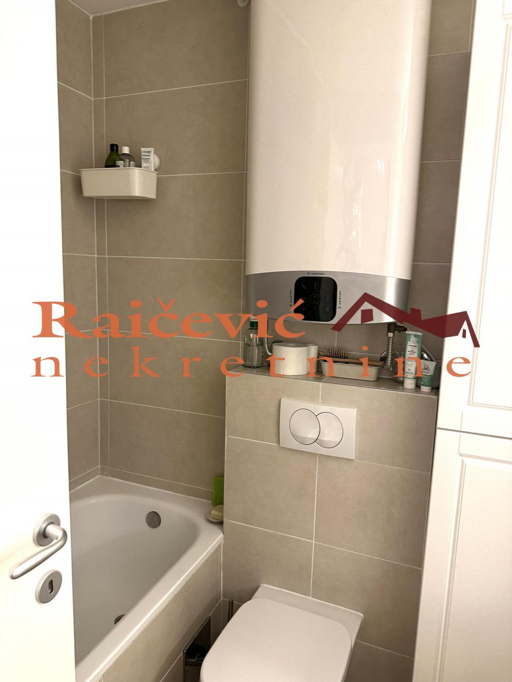 Stan na prodaju u Beogradu, Gornji grad, jednoiposoban, 34m2, cena 172000 evra