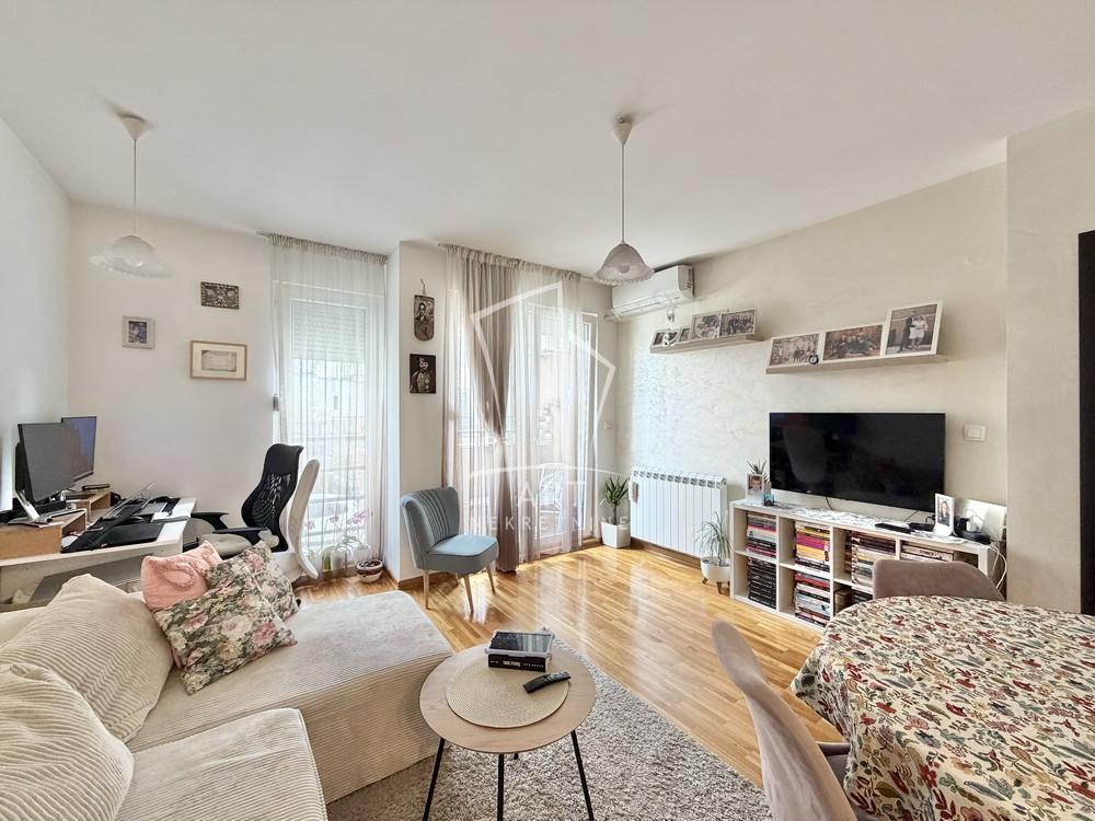 Stan na prodaju u Beogradu, Voždovac, jednoiposoban, 44m2, cena 135000 evra