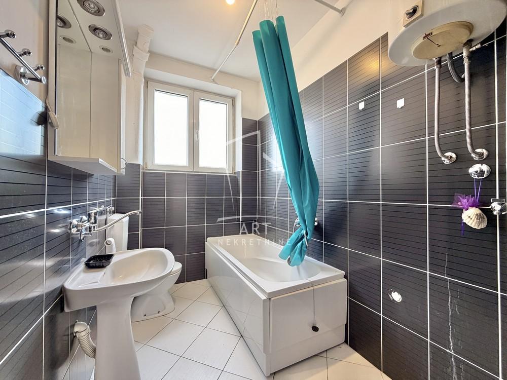 Stan na prodaju u Beogradu, Stari grad, dvosoban, 61m2, cena 295000 evra