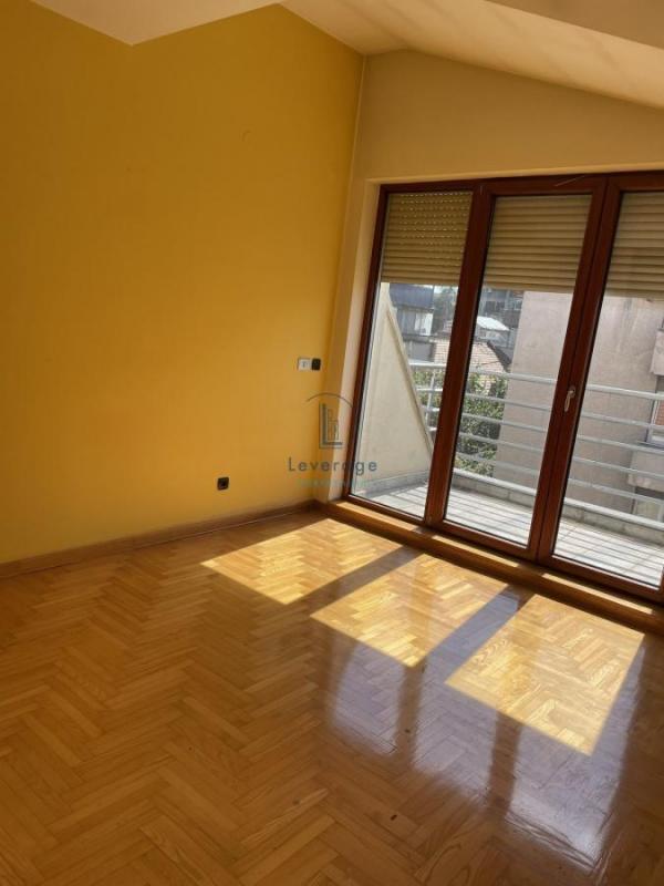 Stan na prodaju u Beogradu, Kalenić pijaca, 207m2, cena 730000 evra