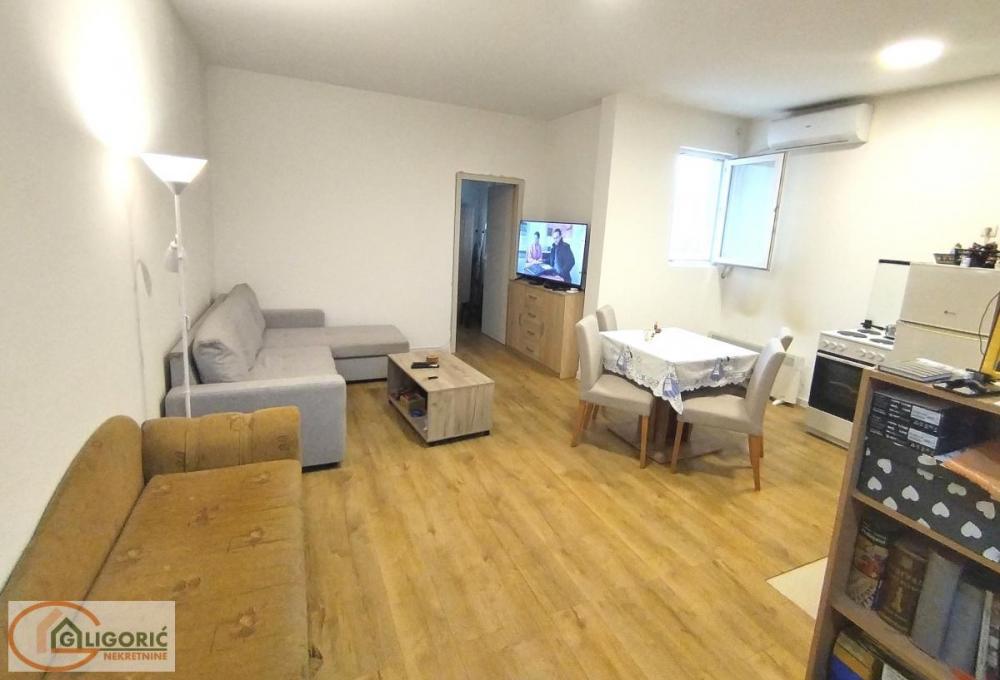 Stan na prodaju u Beogradu, Kaluđerica, jednoiposoban, 40m2, cena 68000 evra