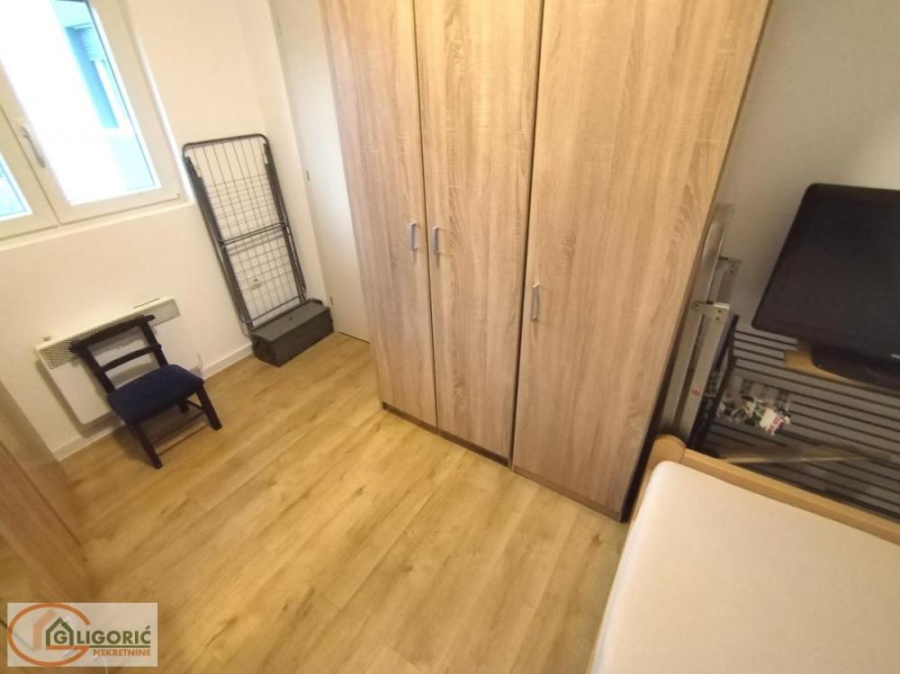 Stan na prodaju u Beogradu, Kaluđerica, jednoiposoban, 40m2, cena 68000 evra