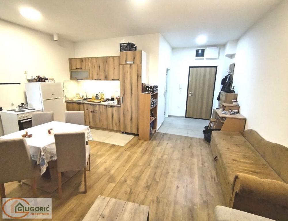 Stan na prodaju u Beogradu, Kaluđerica, jednoiposoban, 40m2, cena 68000 evra