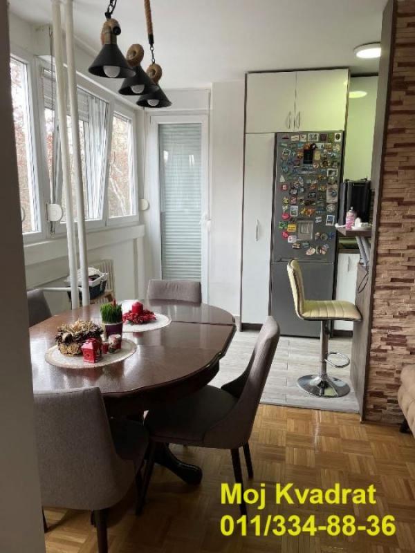 Stan na prodaju u Beogradu, Novi Beograd blok 37, trosoban, 103m2, cena 395000 evra