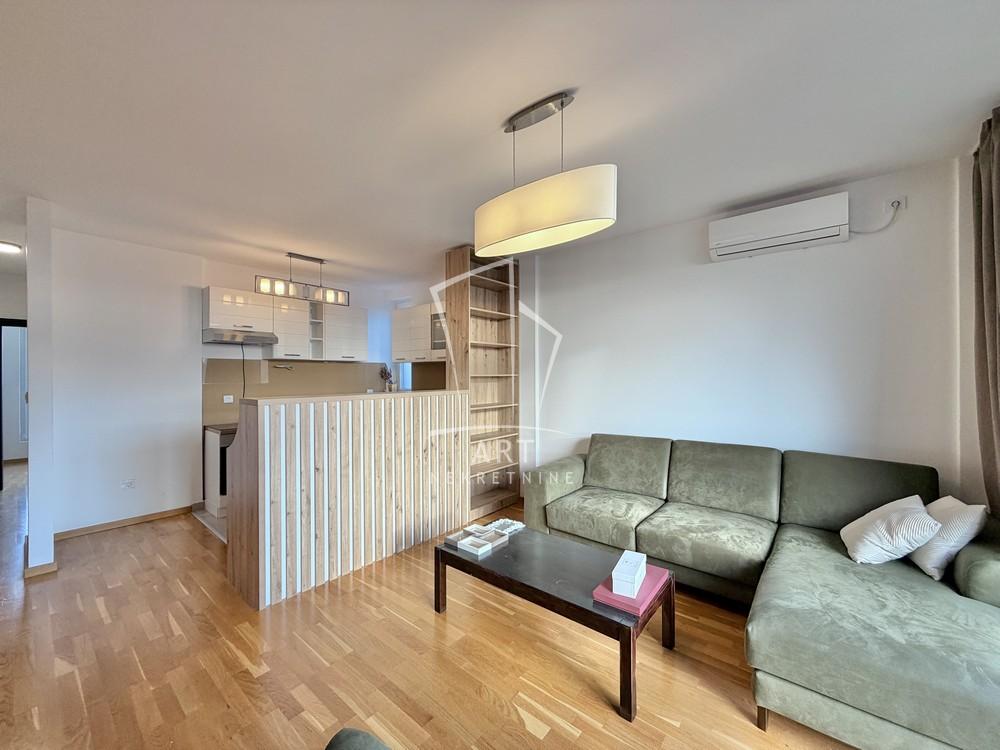 Stan na prodaju u Beogradu, Višnjička banja, trosoban, 80m2, cena 296000 evra