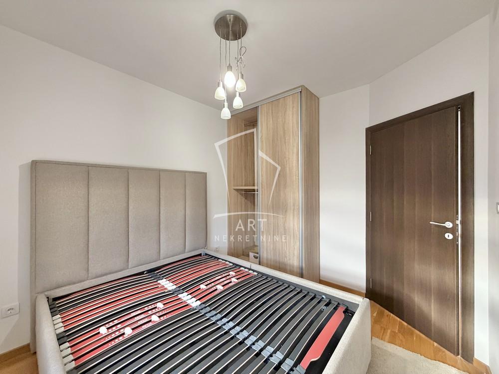 Stan na prodaju u Beogradu, Višnjička banja, trosoban, 80m2, cena 296000 evra