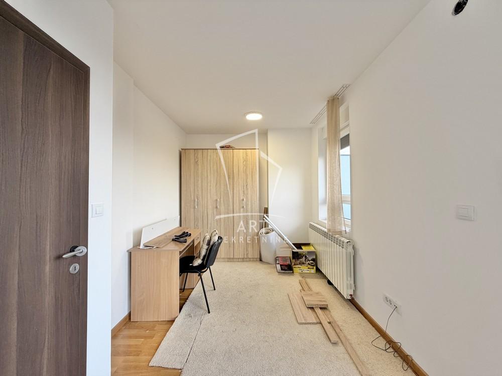 Stan na prodaju u Beogradu, Višnjička banja, trosoban, 80m2, cena 296000 evra