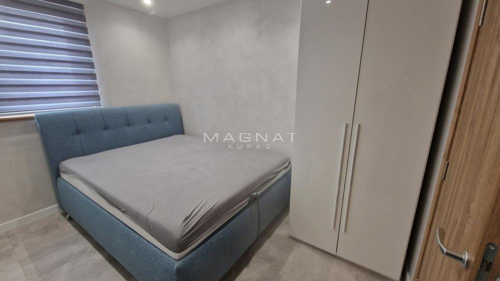 Stan na prodaju u Beogradu, Zemun, trosoban, 59m2, cena 159000 evra