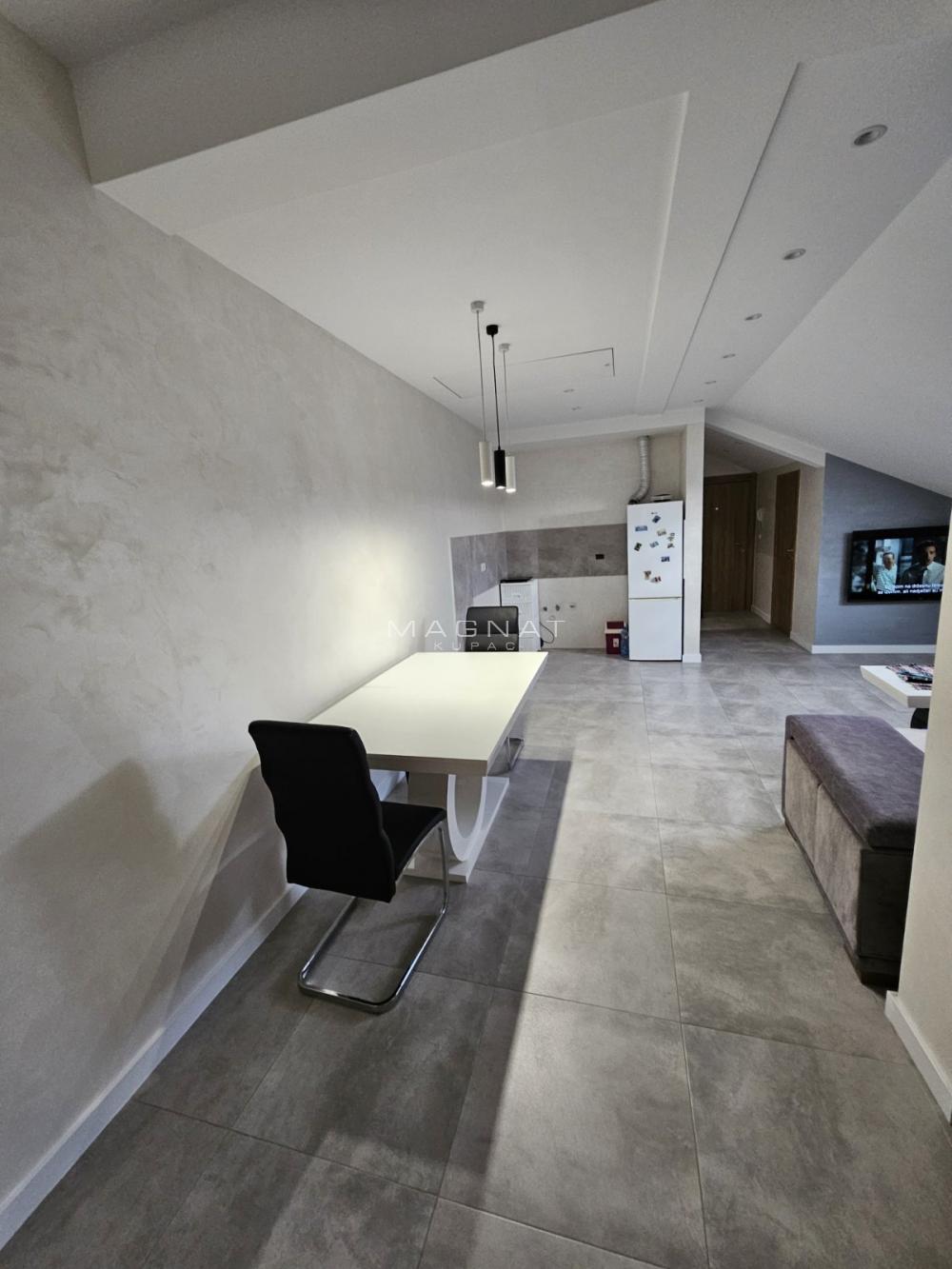 Stan na prodaju u Beogradu, Zemun, trosoban, 59m2, cena 159000 evra