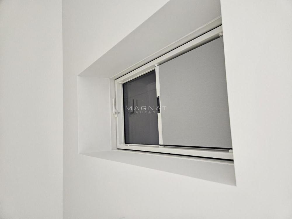 Stan na prodaju u Beogradu, Zemun, trosoban, 59m2, cena 159000 evra