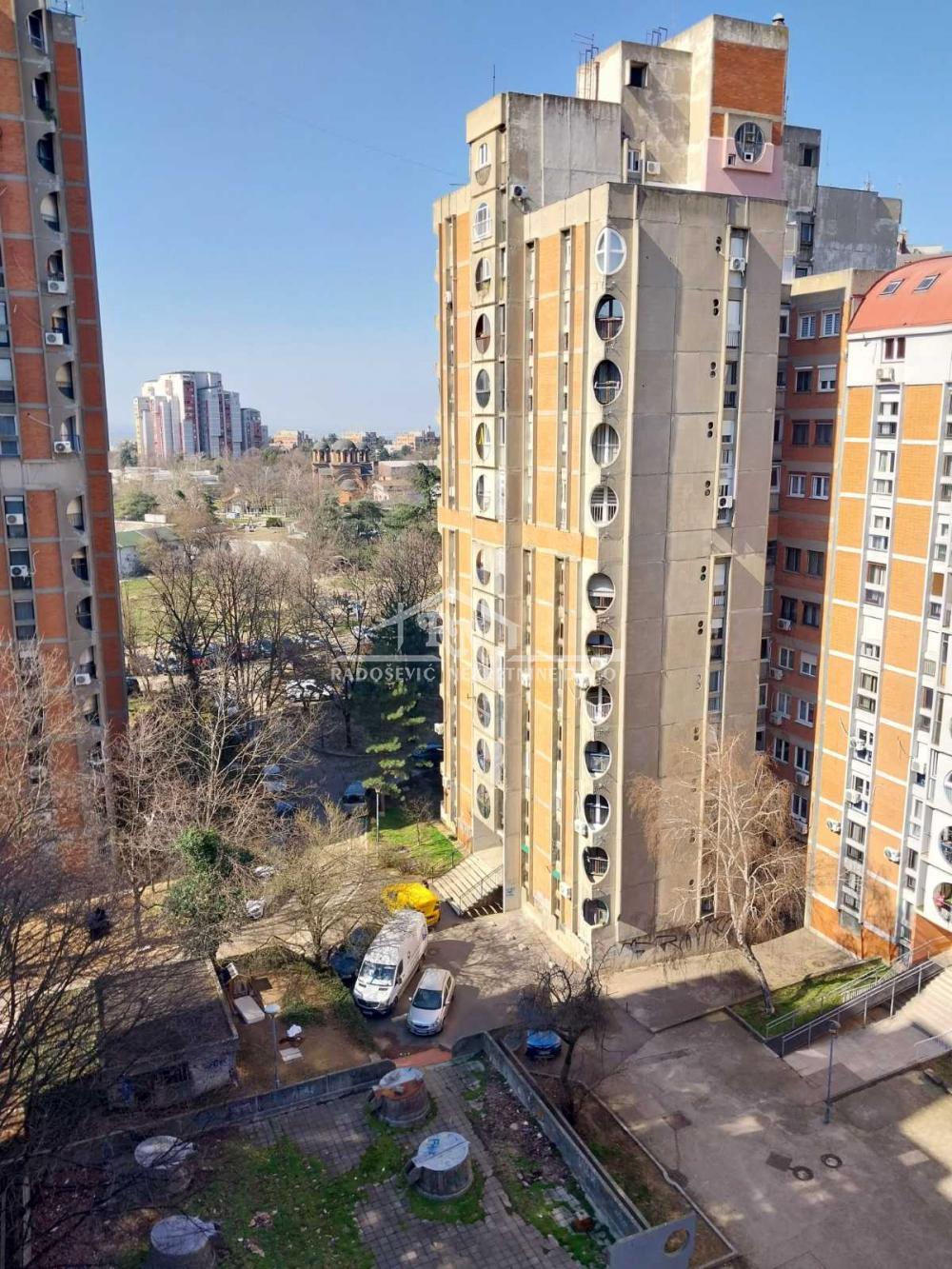 Stan na prodaju u Beogradu, Rakovica, troiposoban, 92m2, cena 230000 evra