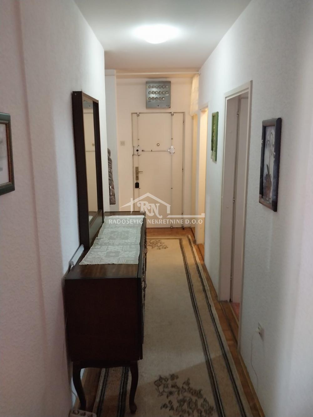 Stan na prodaju u Beogradu, Rakovica, troiposoban, 92m2, cena 230000 evra