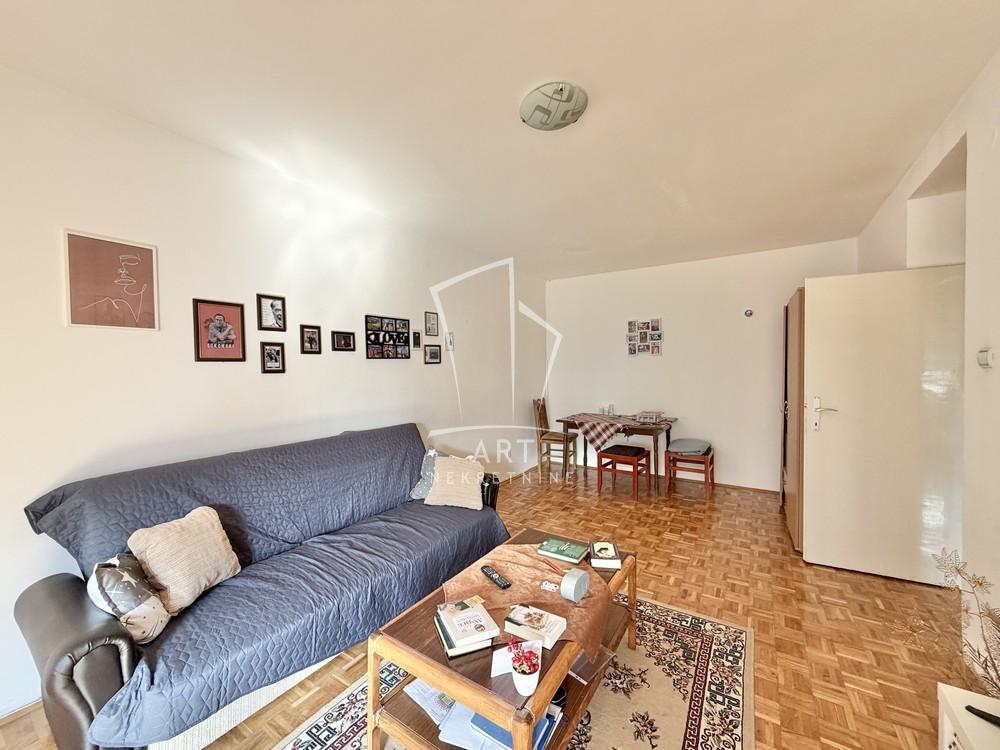 Stan na prodaju u Beogradu, Novi Beograd blok 45 (TC Enjub), jednoiposoban, 46m2, cena 166000 evra