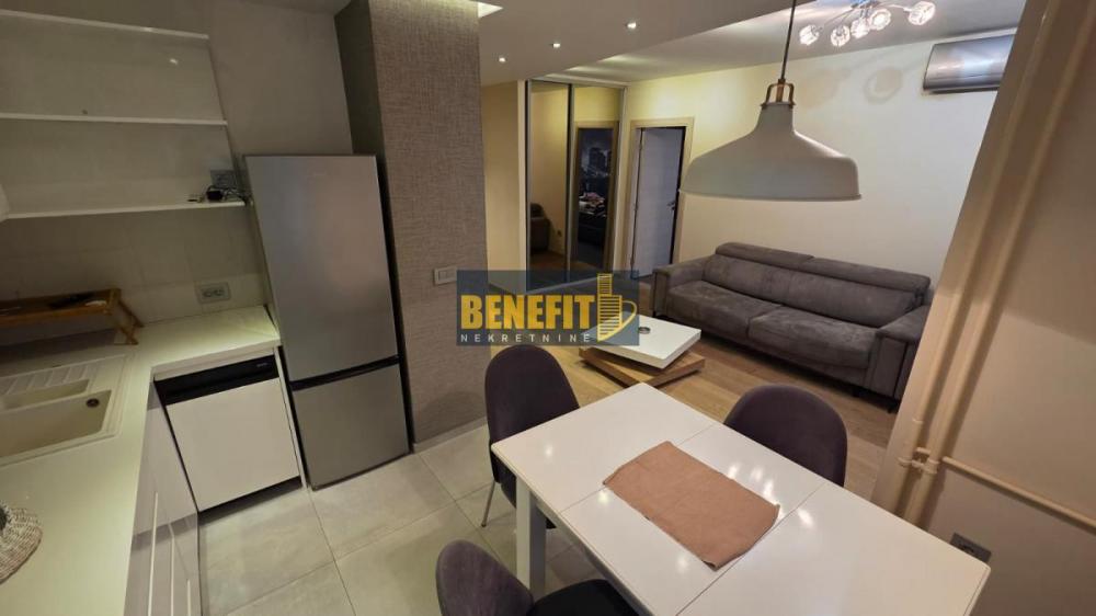 Stan na prodaju u Beogradu, Novi Beograd blok 22, dvosoban, 41m2, cena 205000 evra