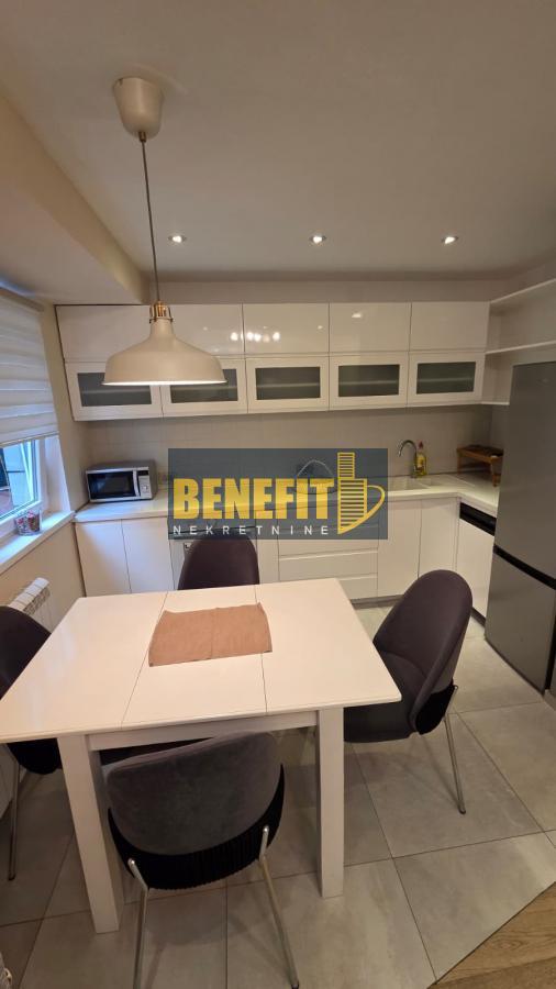 Stan na prodaju u Beogradu, Novi Beograd blok 22, dvosoban, 41m2, cena 205000 evra