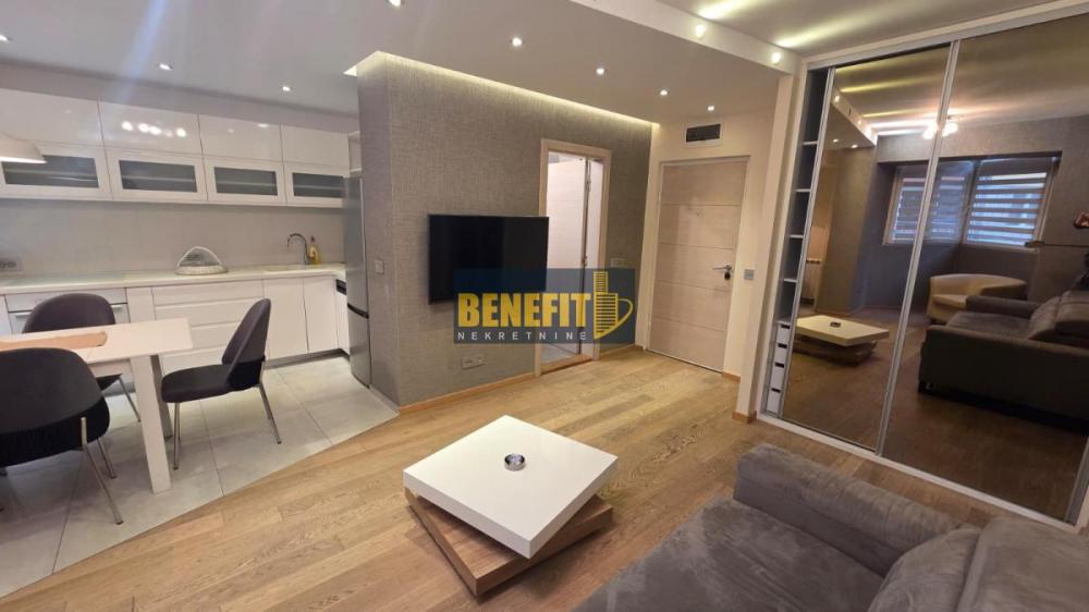 Stan na prodaju u Beogradu, Novi Beograd blok 22, dvosoban, 41m2, cena 205000 evra