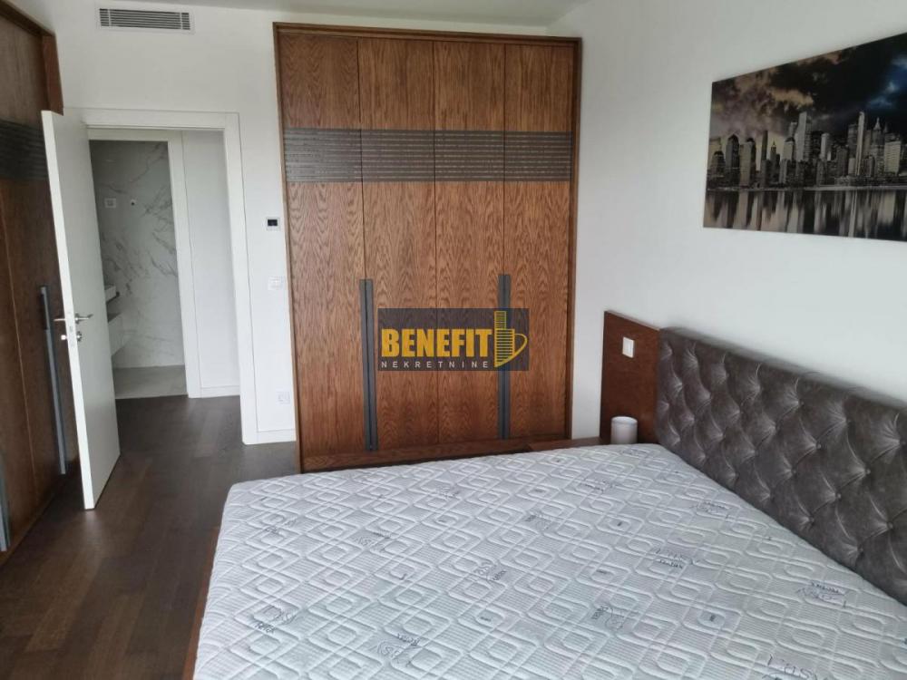 Stan na prodaju u Beogradu, Novi Beograd blok 65, dvosoban, 61m2, cena 375000 evra