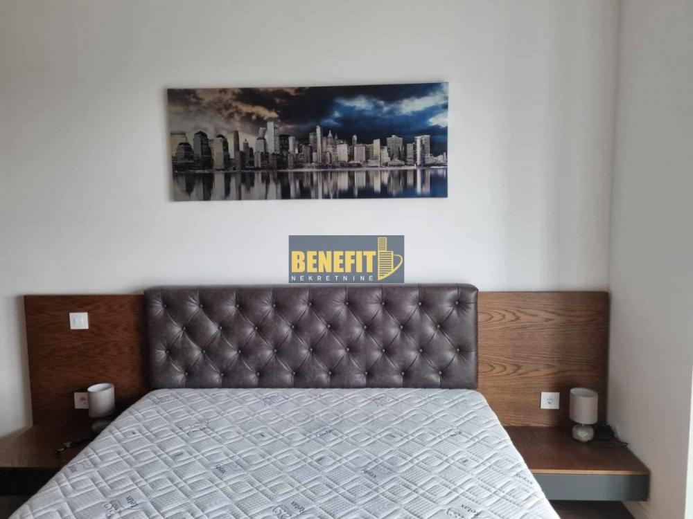 Stan na prodaju u Beogradu, Novi Beograd blok 65, dvosoban, 61m2, cena 375000 evra