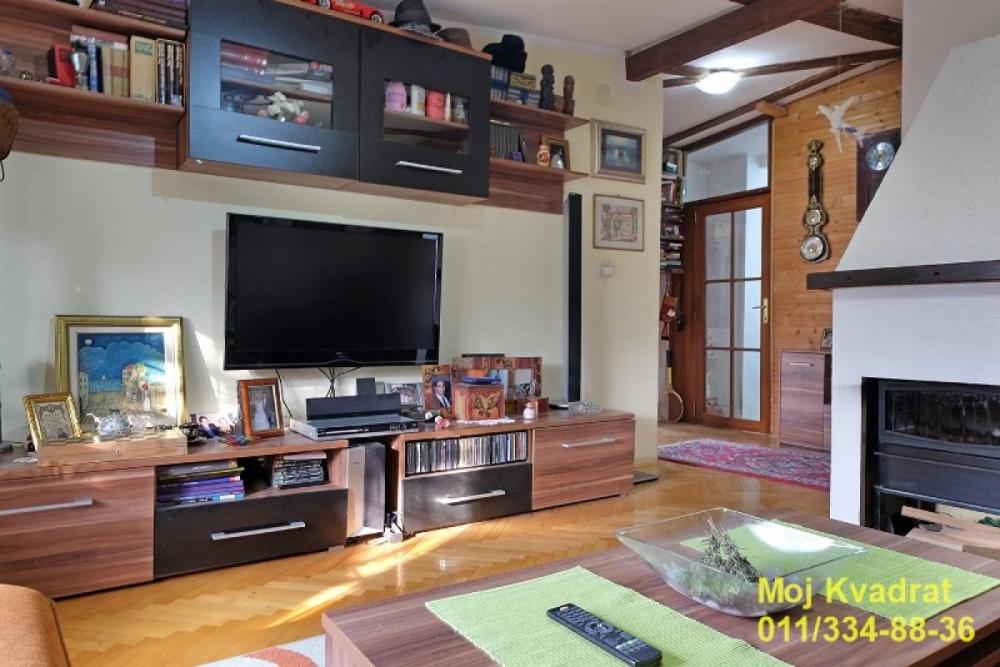 Stan na prodaju u Beogradu, Karaburma, 136m2, cena 278000 evra