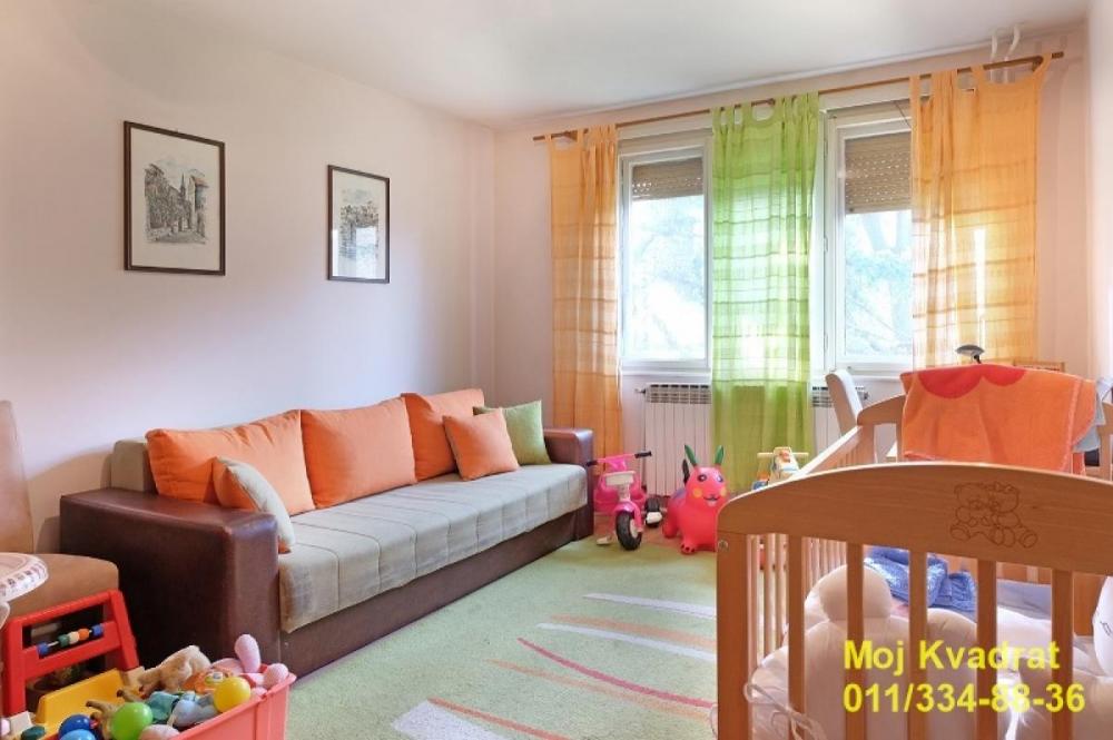 Stan na prodaju u Beogradu, Karaburma, 136m2, cena 278000 evra