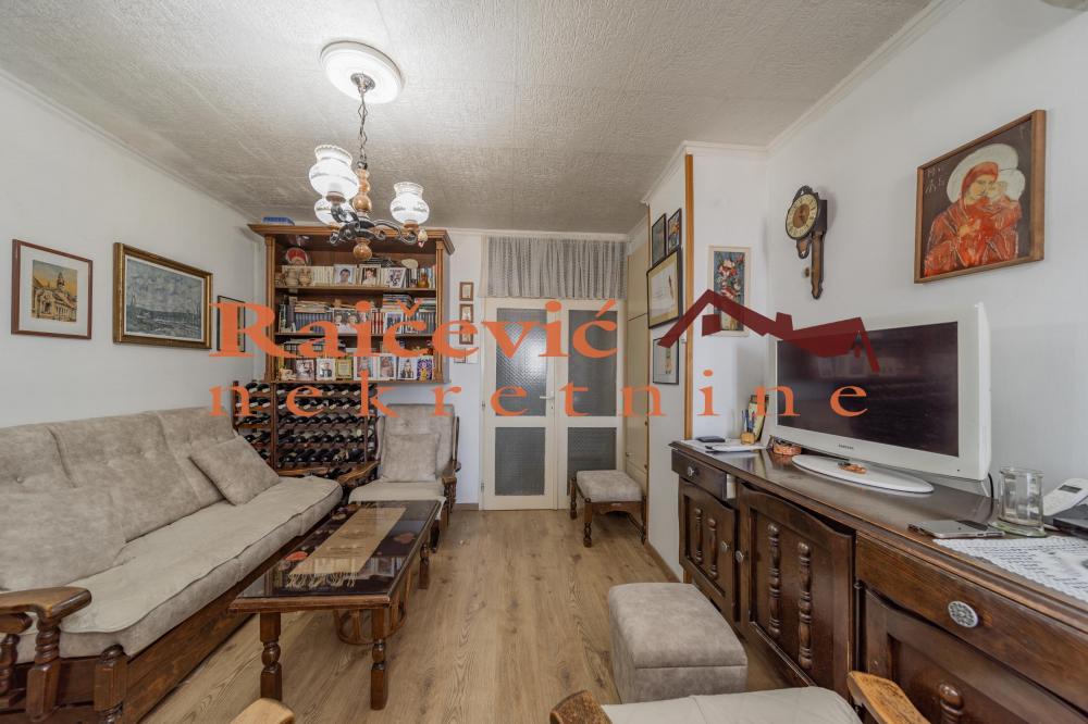 Stan na prodaju u Beogradu, Zemun, dvoiposoban, 62m2, cena 180000 evra