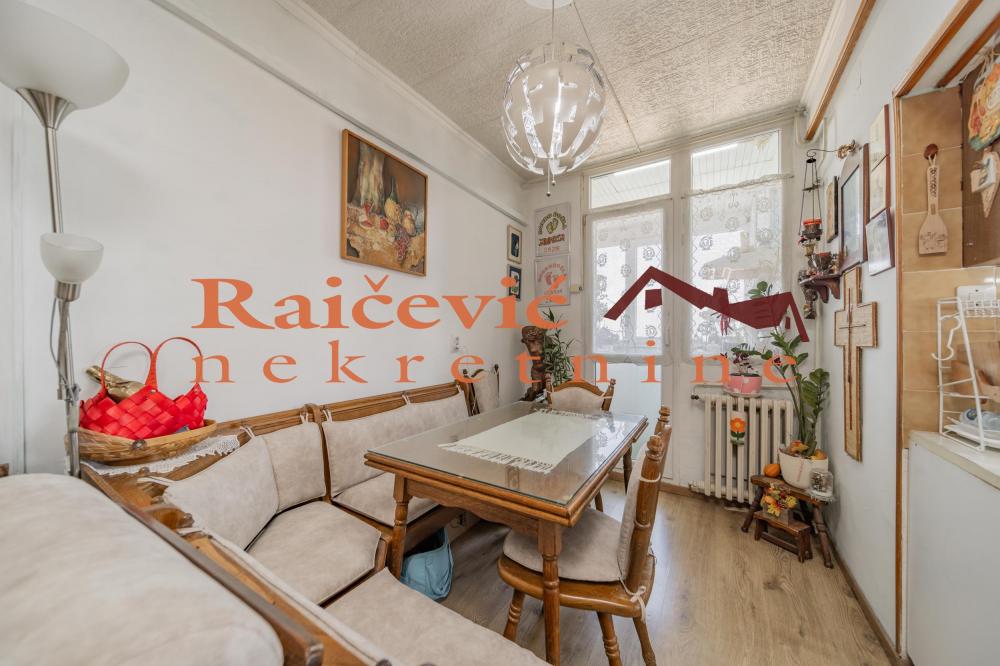 Stan na prodaju u Beogradu, Zemun, dvoiposoban, 62m2, cena 180000 evra