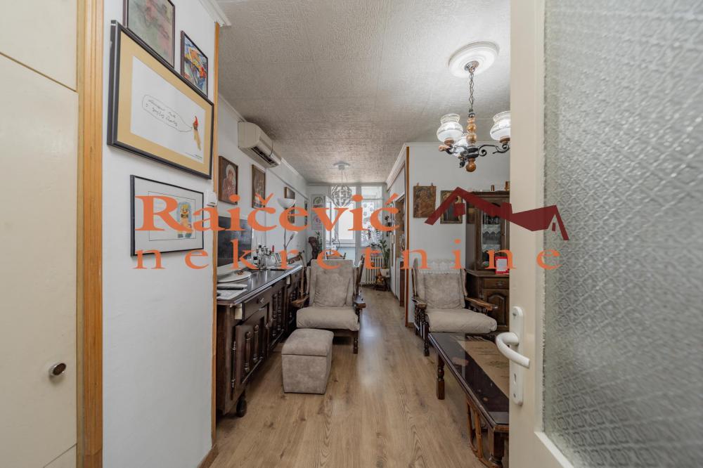 Stan na prodaju u Beogradu, Zemun, dvoiposoban, 62m2, cena 180000 evra