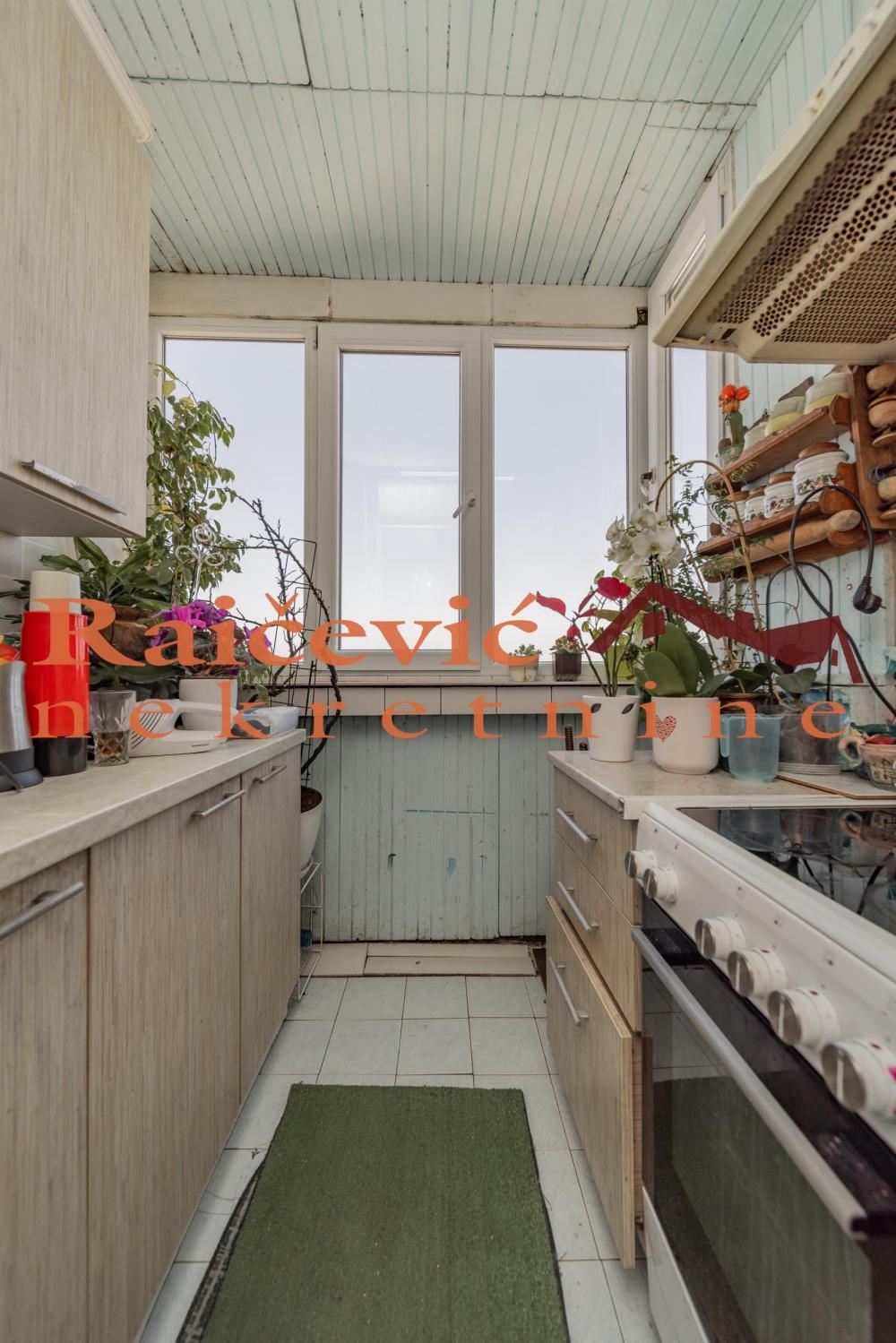 Stan na prodaju u Beogradu, Zemun, dvoiposoban, 62m2, cena 180000 evra