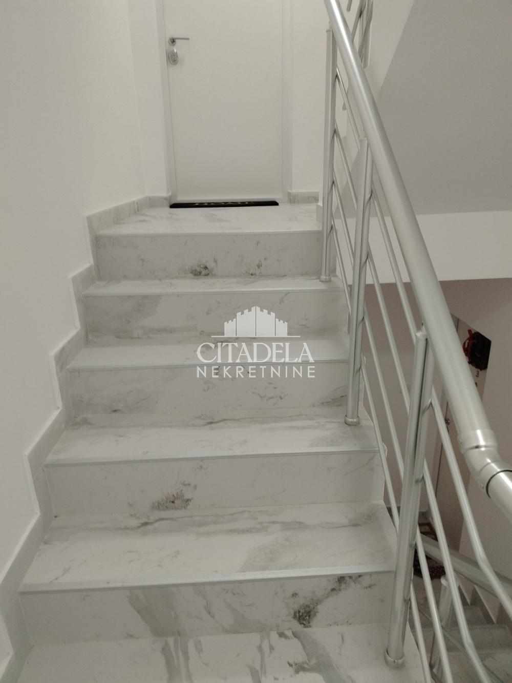 Stan na prodaju u Beogradu, Čukarica, jednoiposoban, 29m2, cena 110000 evra