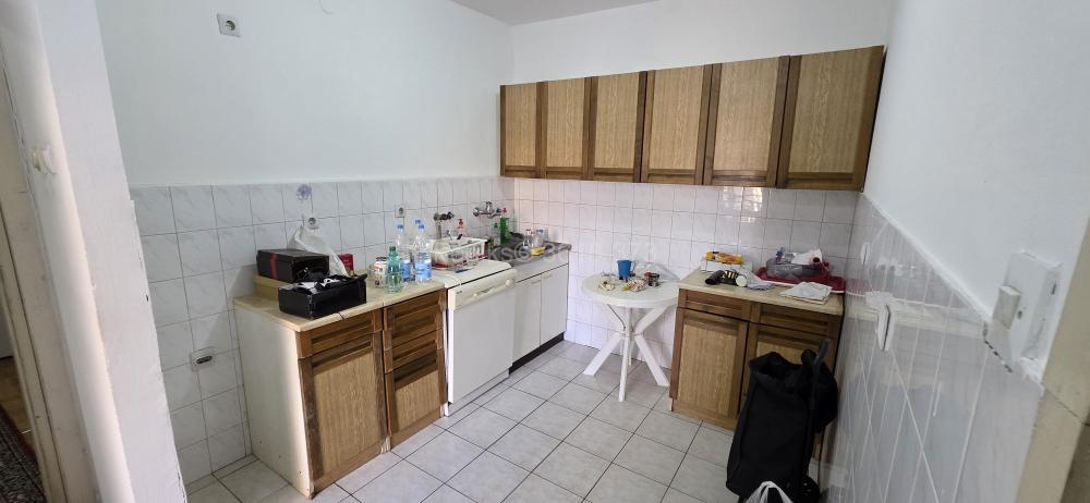 Stan na prodaju u Beogradu, Braće Jerković, dvoiposoban, 70m2, cena 198000 evra