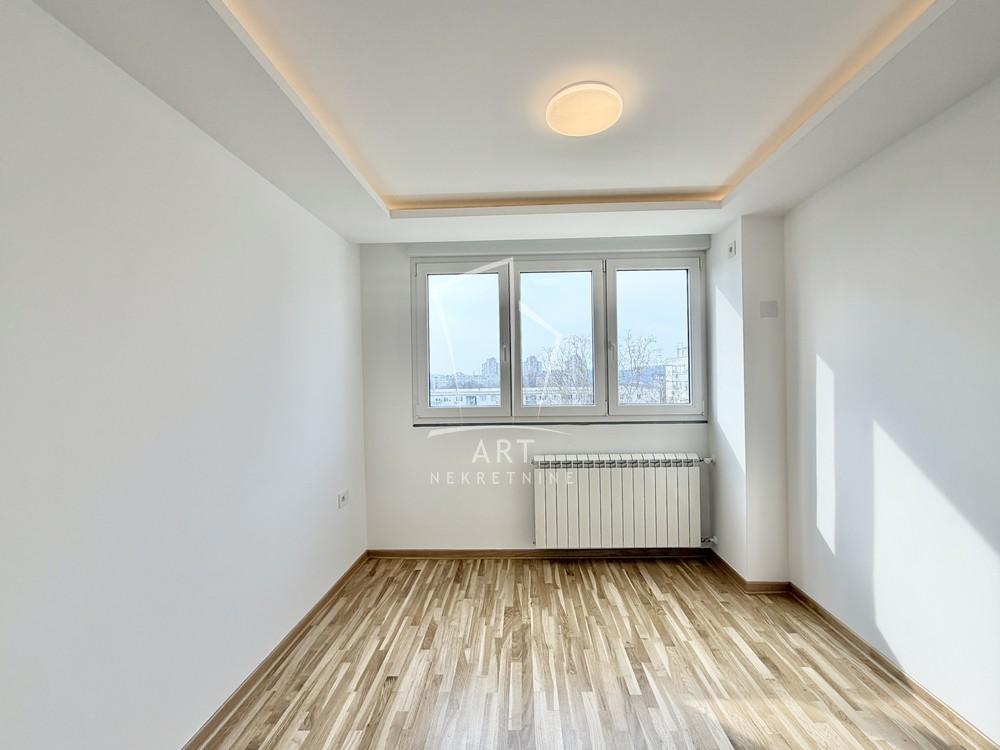 Stan na prodaju u Beogradu, Novi Beograd blok 11C (Stari Merkator), dvoiposoban, 61m2, cena 240000 evra