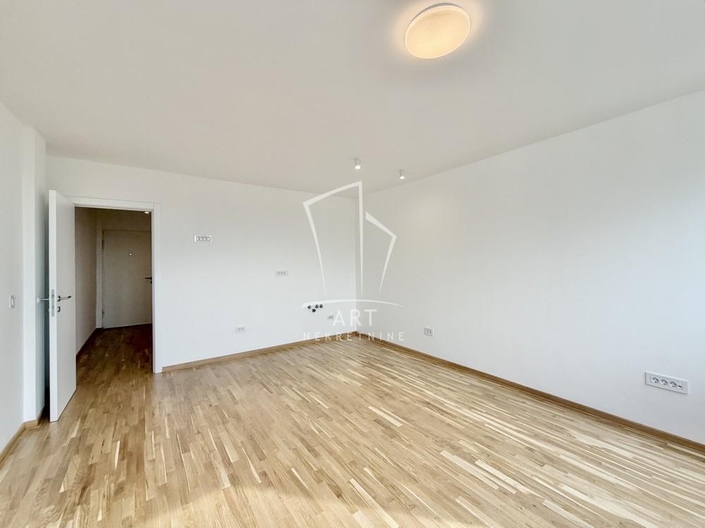 Stan na prodaju u Beogradu, Novi Beograd blok 11C (Stari Merkator), dvoiposoban, 61m2, cena 240000 evra