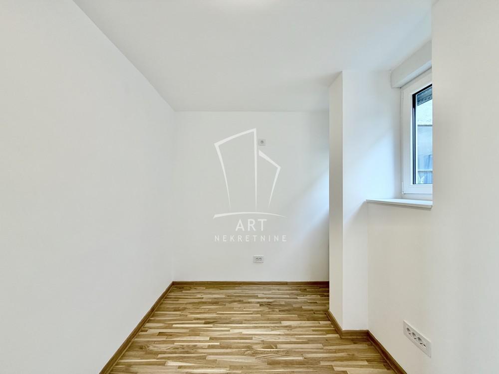 Stan na prodaju u Beogradu, Novi Beograd blok 11C (Stari Merkator), dvoiposoban, 61m2, cena 240000 evra