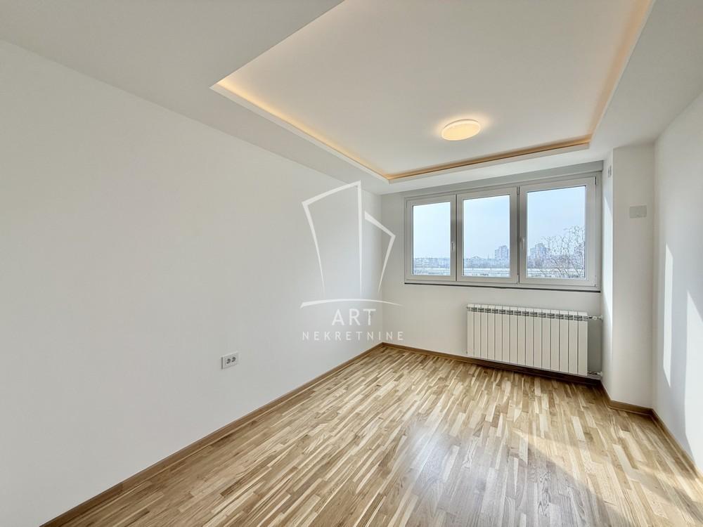 Stan na prodaju u Beogradu, Novi Beograd blok 11C (Stari Merkator), dvoiposoban, 61m2, cena 240000 evra