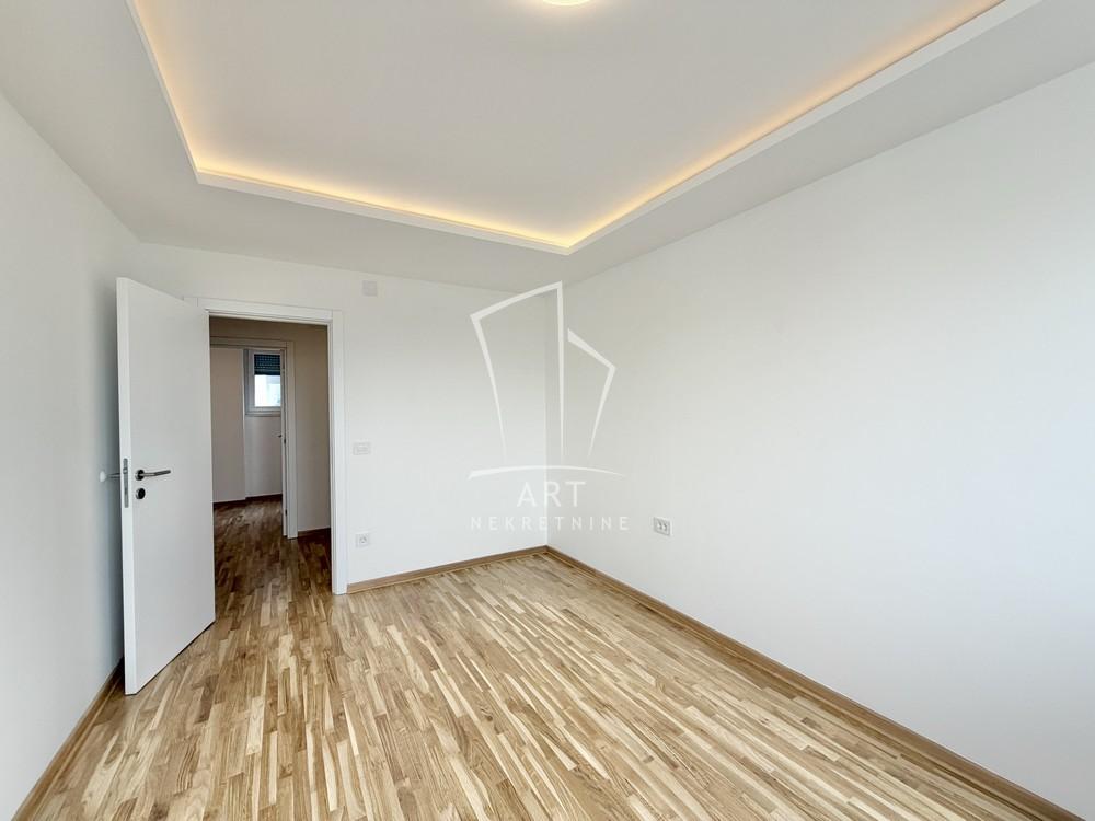 Stan na prodaju u Beogradu, Novi Beograd blok 11C (Stari Merkator), dvoiposoban, 61m2, cena 240000 evra