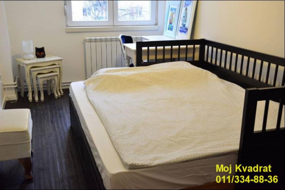 Stan na prodaju u Beogradu, Kalenić pijaca, trosoban, 86m2, cena 340000 evra