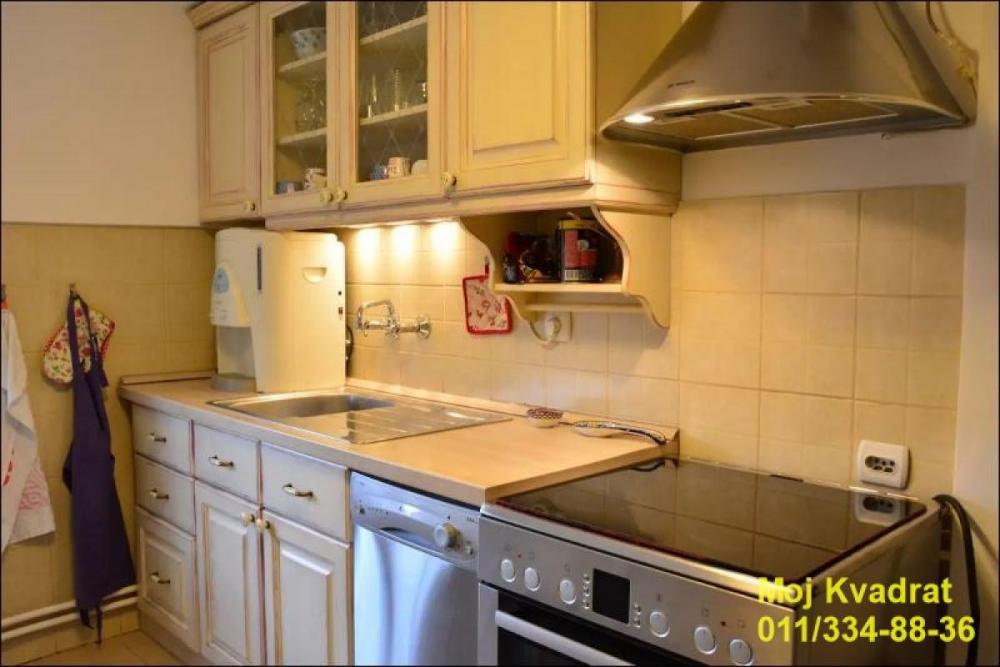 Stan na prodaju u Beogradu, Kalenić pijaca, trosoban, 86m2, cena 340000 evra