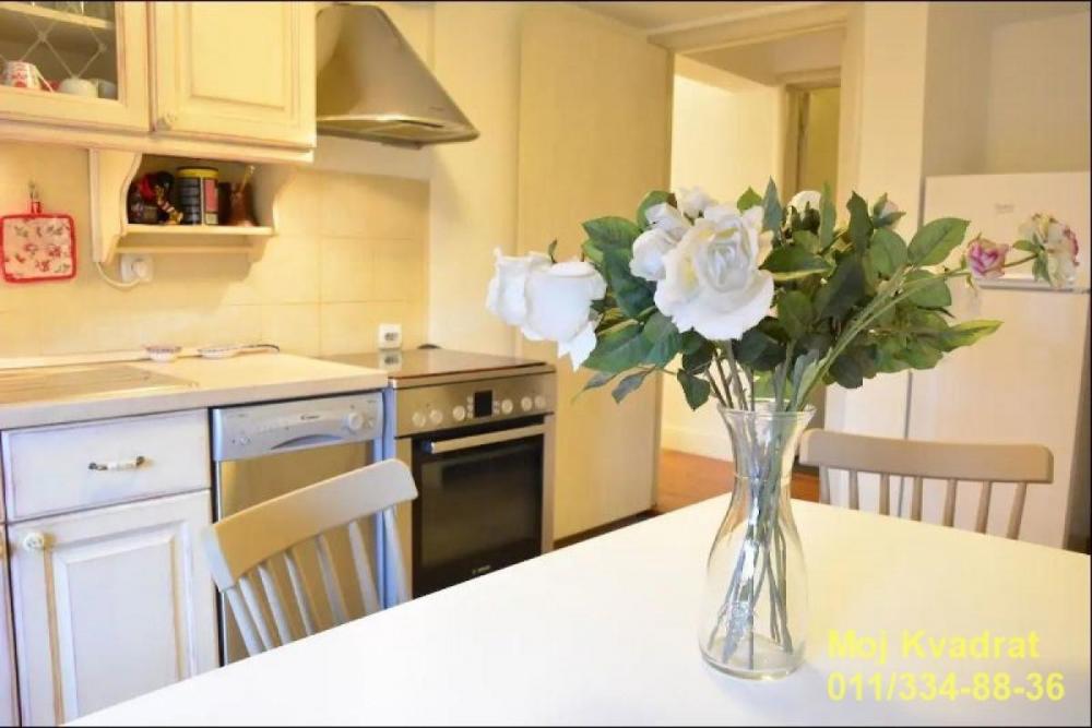 Stan na prodaju u Beogradu, Kalenić pijaca, trosoban, 86m2, cena 340000 evra