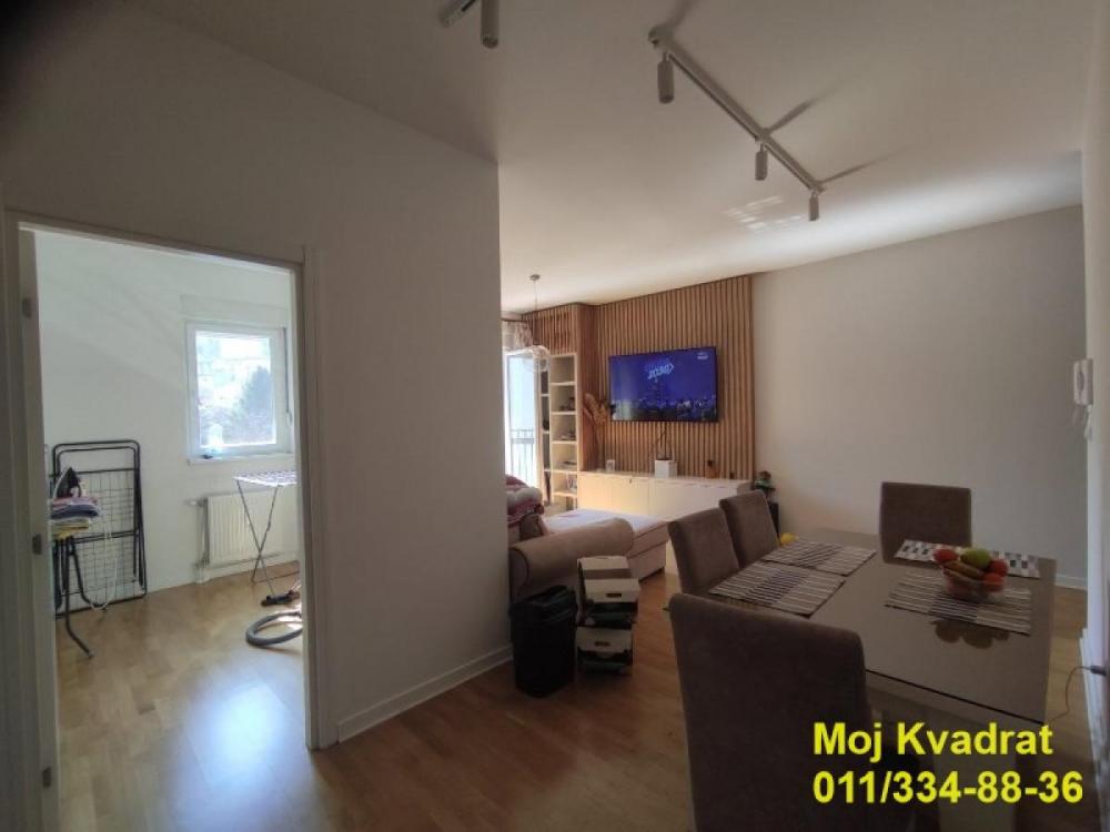 Stan na prodaju u Beogradu, Karaburma, troiposoban, 74m2, cena 305000 evra