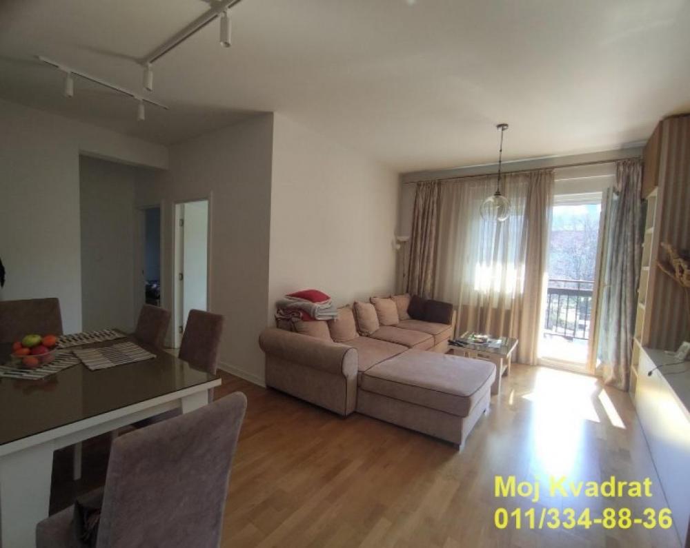 Stan na prodaju u Beogradu, Karaburma, troiposoban, 74m2, cena 305000 evra