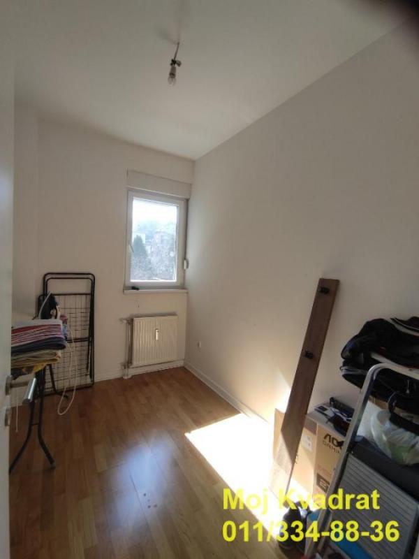 Stan na prodaju u Beogradu, Karaburma, troiposoban, 74m2, cena 305000 evra