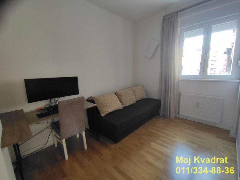 Stan na prodaju u Beogradu, Karaburma, troiposoban, 74m2, cena 305000 evra