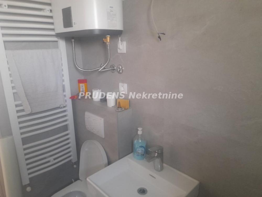 Stan na prodaju u Beogradu, Jakovo, jednoiposoban, 42m2, cena 87500 evra