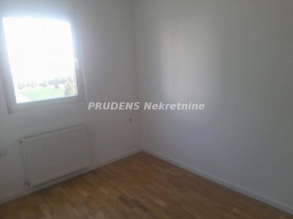 Stan na prodaju u Beogradu, Jakovo, jednoiposoban, 42m2, cena 87500 evra