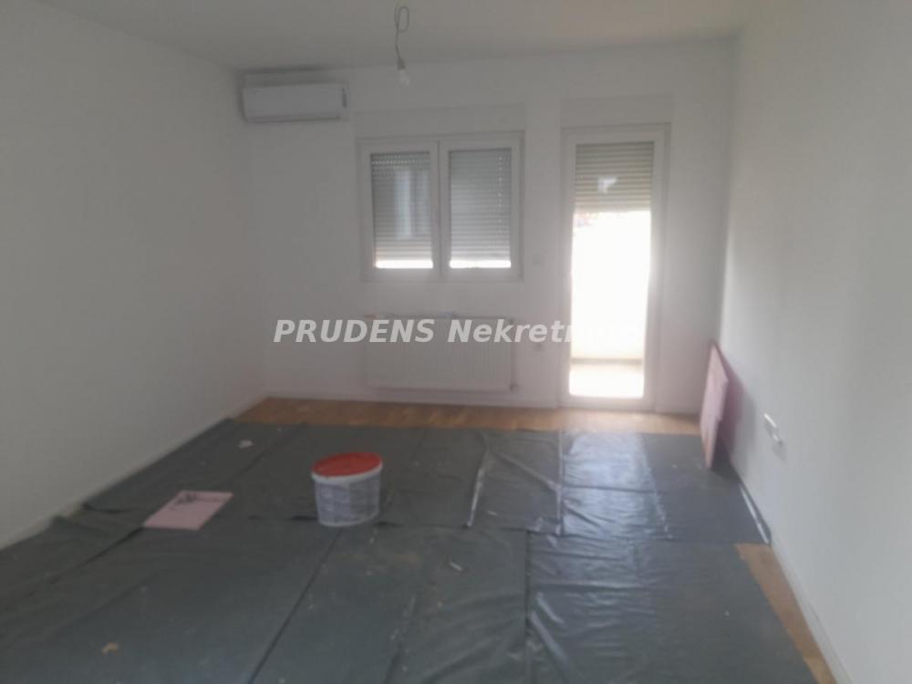 Stan na prodaju u Beogradu, Jakovo, jednoiposoban, 42m2, cena 87500 evra