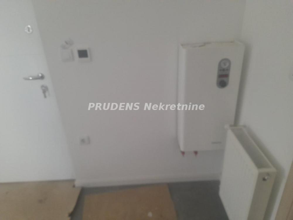 Stan na prodaju u Beogradu, Jakovo, jednoiposoban, 42m2, cena 87500 evra