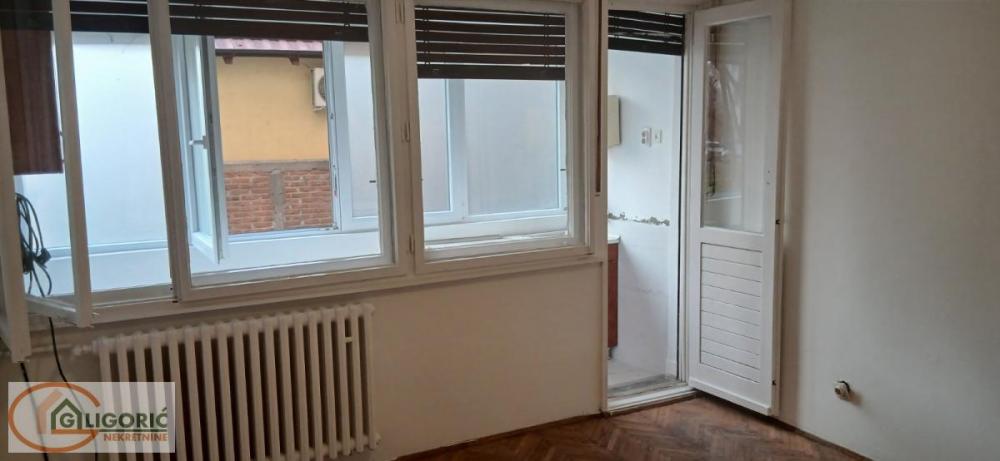 Stan na prodaju u Beogradu, Zemun, jednoiposoban, 38m2, cena 87000 evra