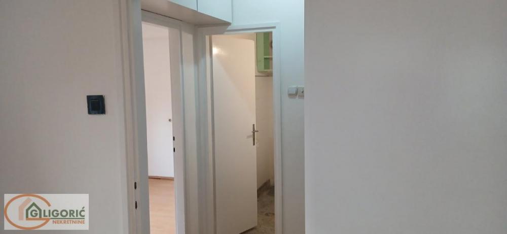 Stan na prodaju u Beogradu, Zemun, jednoiposoban, 38m2, cena 87000 evra