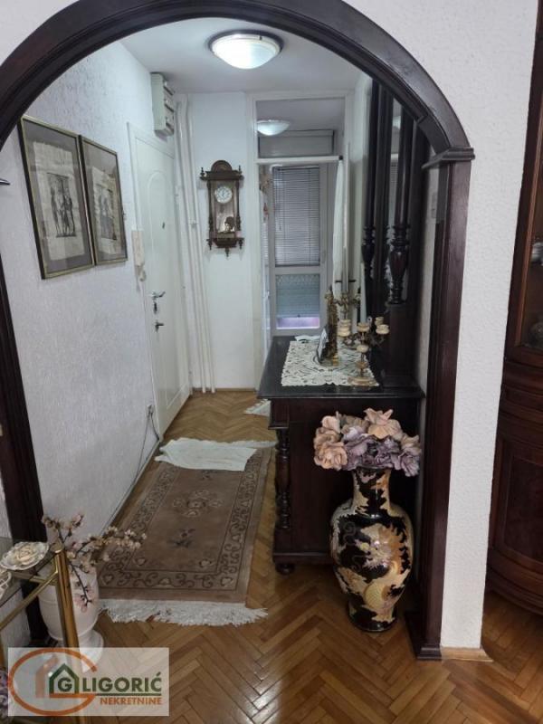 Stan na prodaju u Beogradu, Medaković 3, dvoiposoban, 80m2, cena 239000 evra