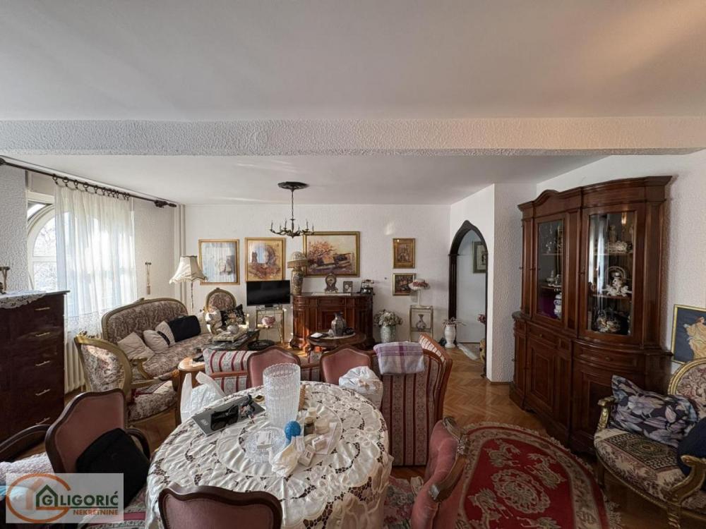 Stan na prodaju u Beogradu, Medaković 3, dvoiposoban, 80m2, cena 239000 evra